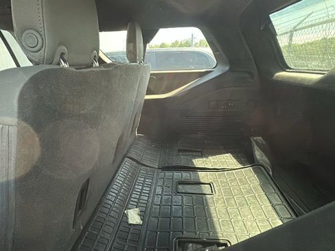 Used 2023 Chevrolet Suburban LT w/ Luxury Package image 5