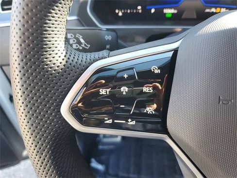 Certified 2024 Volkswagen Tiguan SE R-Line image 21