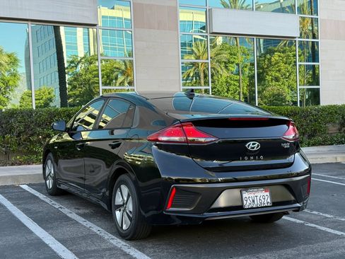 Used 2019 Hyundai Ioniq Blue FWD image 3