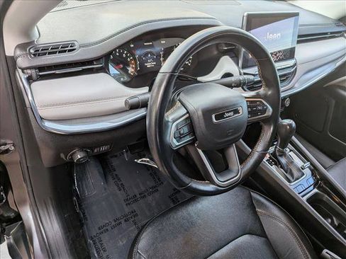 Used 2022 Jeep Compass Limited image 10