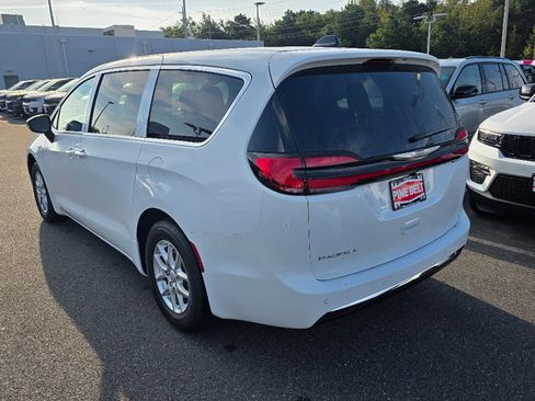 New 2026 Chrysler Pacifica Select image 10