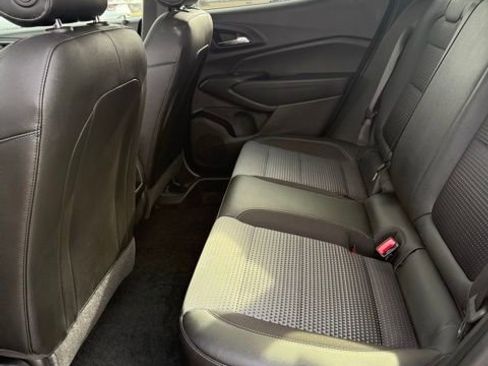 Used 2025 Chevrolet Trax LT w/ LT Convenience Package image 30