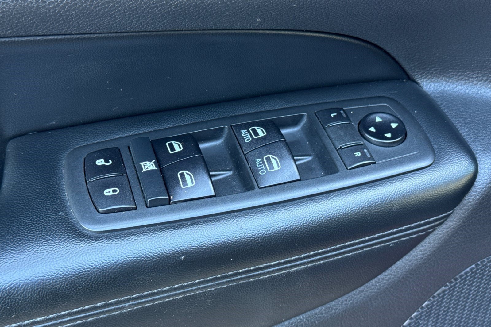 Used 2020 Jeep Grand Cherokee Limited AWD/4WD image 14