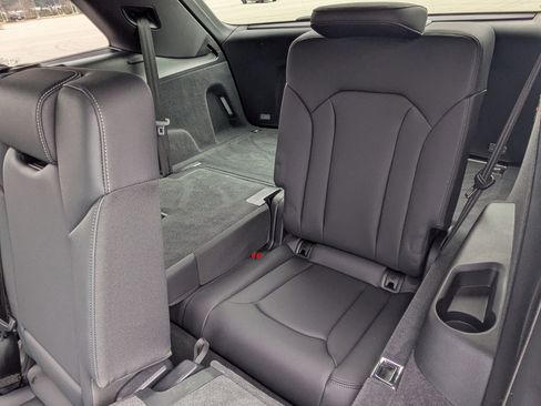 Used 2025 Audi Q7 3.0T Premium Plus image 28