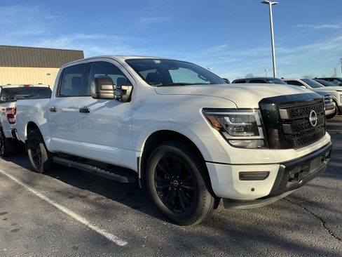 Used 2023 Nissan Titan SV w/ SV Convenience Package image 1