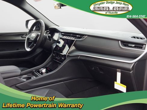 New 2025 Jeep Grand Cherokee L Laredo image 28