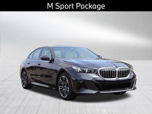 New 2027 BMW 530i xDrive w/ M Sport Package AWD/4WD image 4