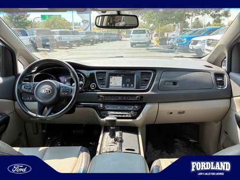 Used 2017 Kia Sedona SX FWD image 20