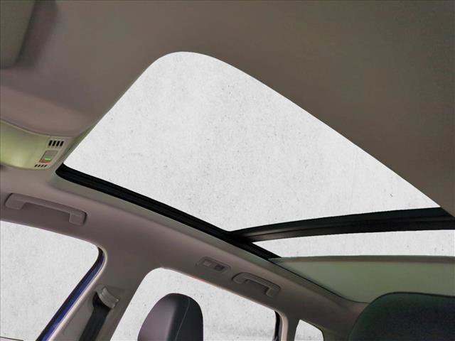 Used 2023 Volkswagen Taos SE w/ Panoramic Sunroof Package FWD image 15