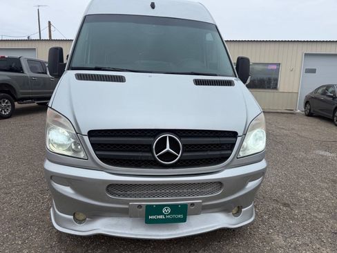 Used 2009 Dodge Sprinter 2500 RWD image 3