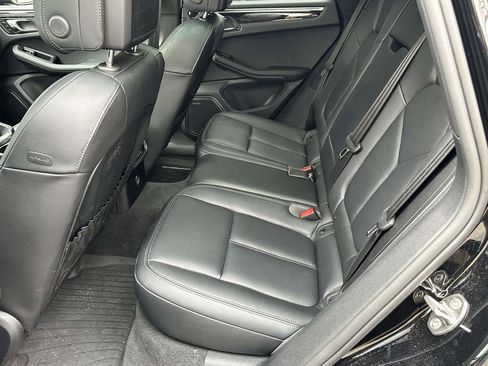 Certified 2025 Porsche Macan image 12