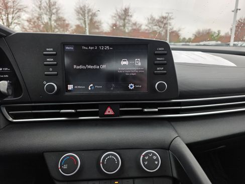 Used 2023 Hyundai Elantra SE image 10