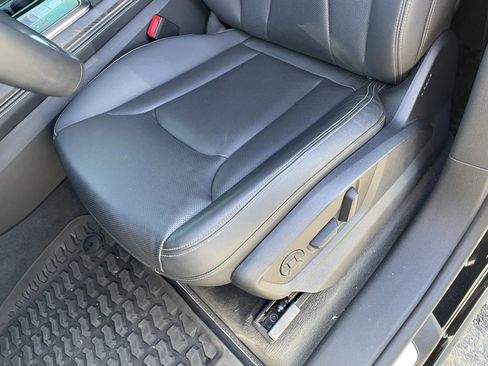 Used 2023 Audi Q8 Prestige image 23