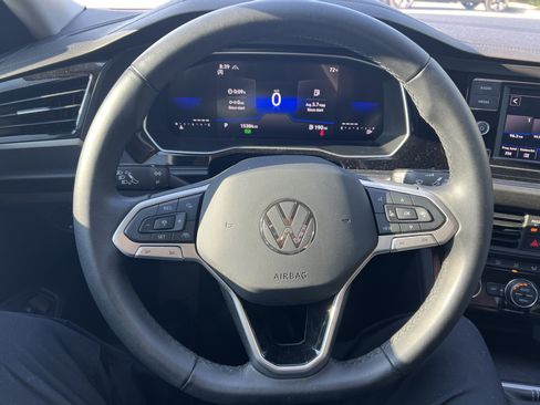 Used 2024 Volkswagen Jetta SE FWD image 15