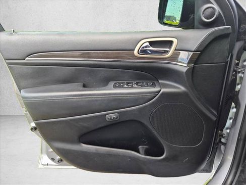 Used 2014 Jeep Grand Cherokee Overland RWD image 13