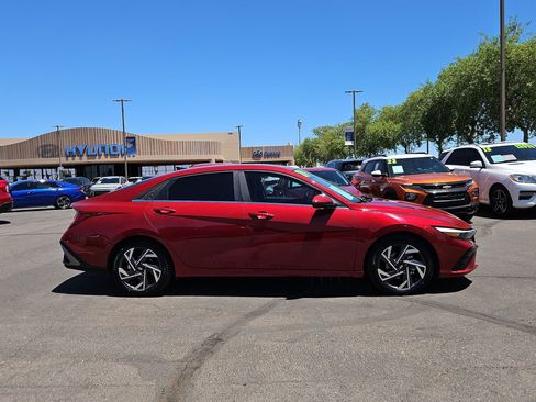 Used 2024 Hyundai Elantra Limited FWD image 4