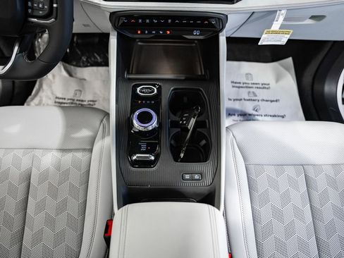 New 2026 Jeep Cherokee Overland image 28