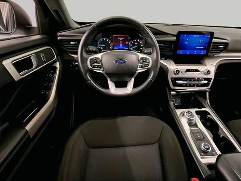 Used 2022 Ford Explorer XLT AWD/4WD image 5