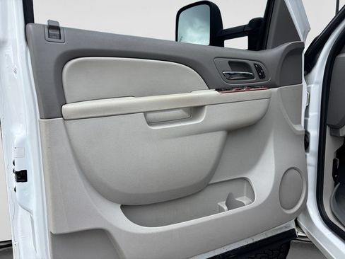 Used 2011 Chevrolet Silverado 2500 LTZ w/ LTZ Plus Package AWD/4WD image 35