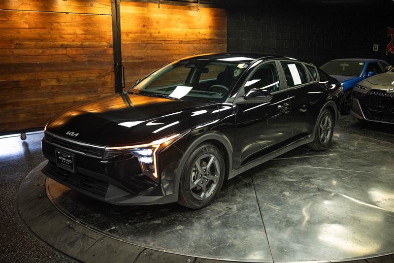 Used 2025 Kia K4 FWD image 2
