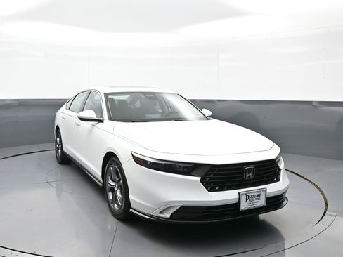 Certified 2023 Honda Accord EX image 3