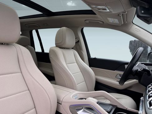 Used 2021 Mercedes-Benz GLS 450 4MATIC image 32