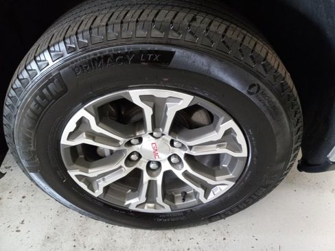 Used 2025 GMC Sierra 1500 SLT AWD/4WD image 4