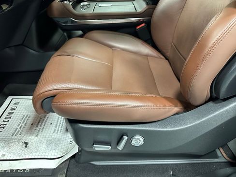 Used 2025 Lincoln Navigator L Reserve image 13