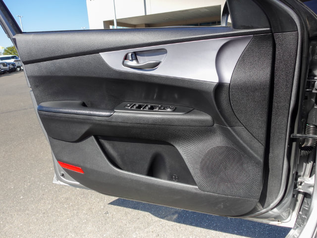 Used 2022 Kia Forte LXS FWD image 17