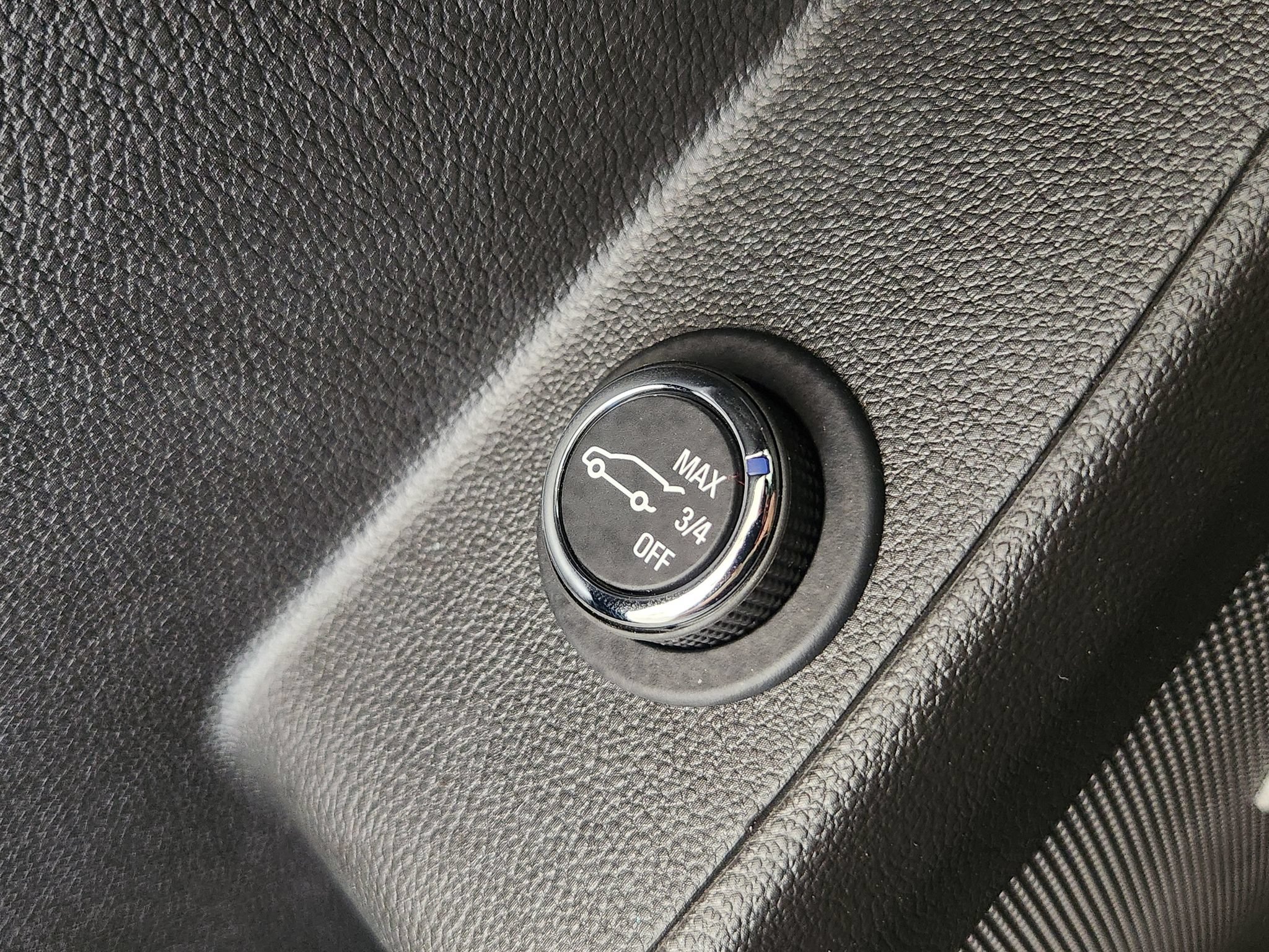 Used 2023 Chevrolet Traverse RS FWD image 24