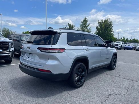Used 2022 Jeep Grand Cherokee L Laredo AWD/4WD image 7