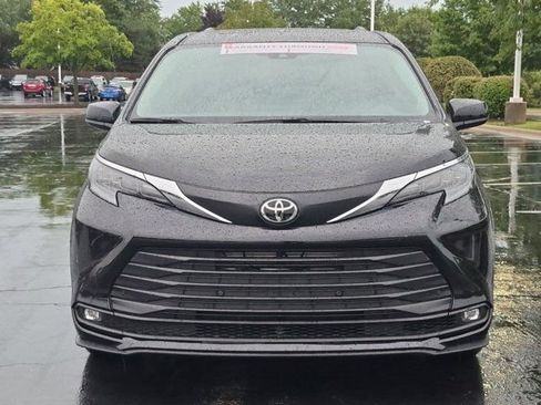 Certified 2026 Toyota Sienna XLE AWD/4WD image 4
