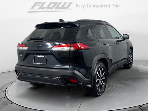 Used 2025 Toyota Corolla Cross SE image 8