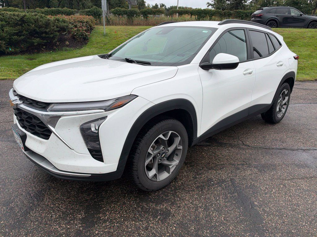Used 2024 Chevrolet Trax LT w/ Driver Confidence Package FWD image 14