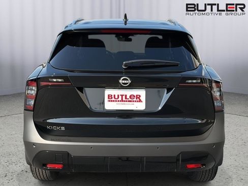 Used 2026 Nissan Kicks SV w/ SV Premium Package FWD image 5