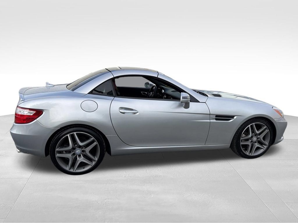 Used 2015 Mercedes-Benz SLK 250 image 9