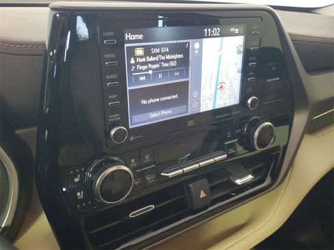 Used 2022 Toyota Highlander Limited image 17