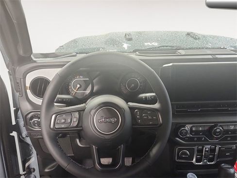 New 2025 Jeep Gladiator Sport image 12