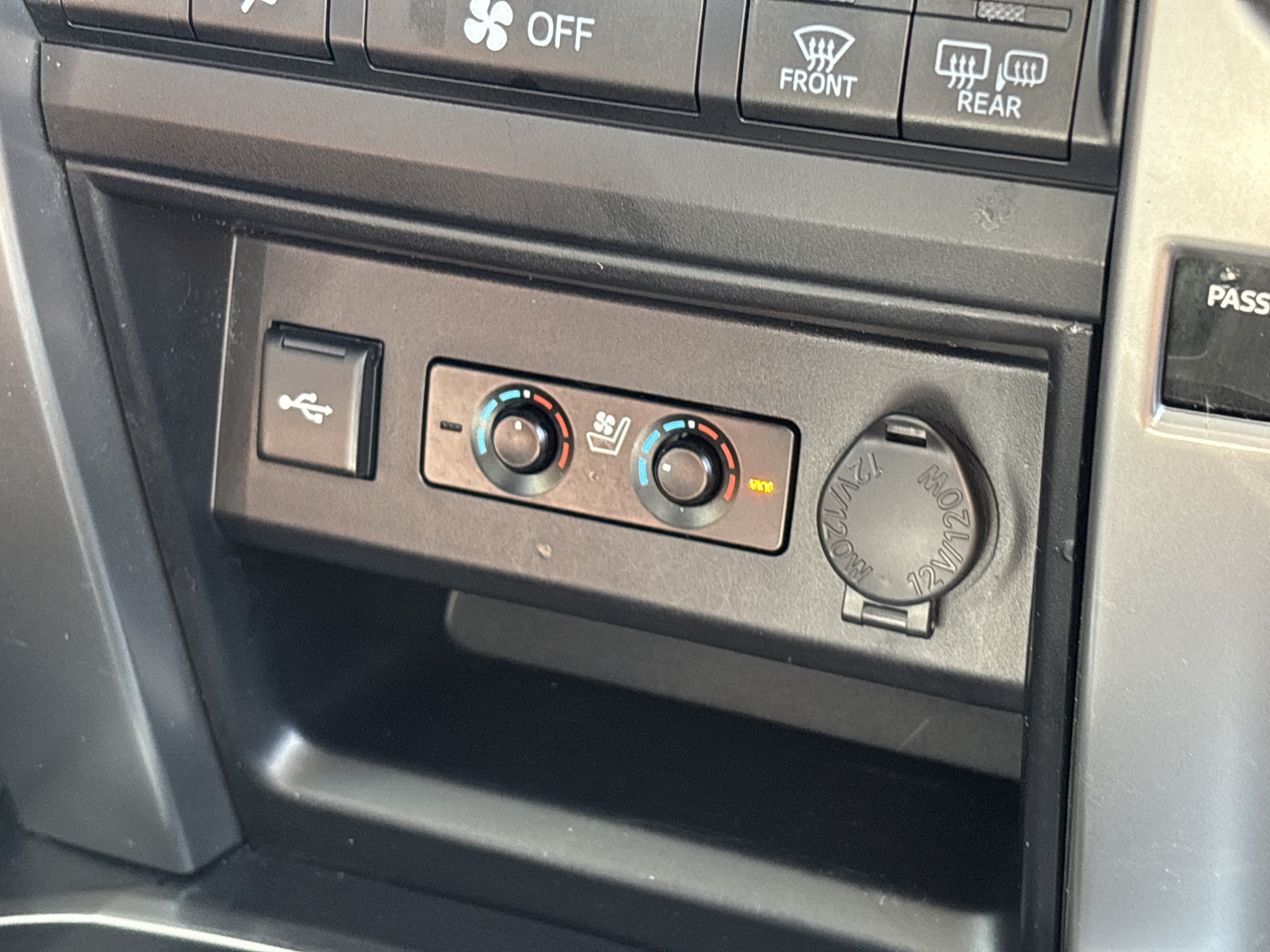 Used 2023 Toyota 4Runner Limited AWD/4WD image 8