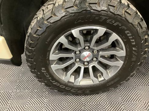 Used 2022 GMC Sierra 1500 AT4 w/ AT4 Premium Package AWD/4WD image 2