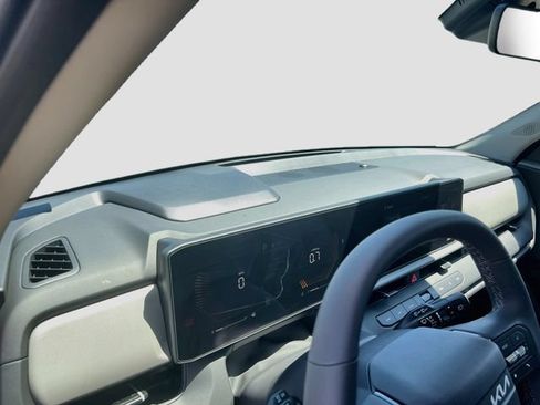 New 2027 Kia Seltos S FWD image 9