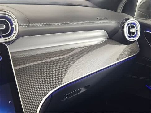 Used 2025 Mercedes-Benz GLC 300 4MATIC image 38