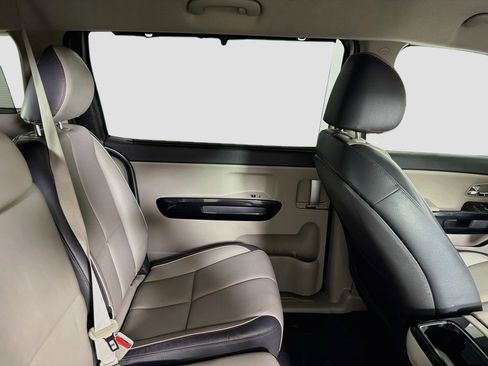 Used 2017 Kia Sedona SX FWD image 32