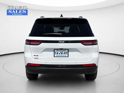 Used 2023 Jeep Grand Cherokee Altitude AWD/4WD image 6