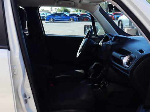 Used 2020 Jeep Renegade Latitude w/ Popular Equipment Group FWD image 30