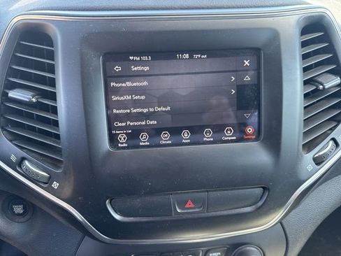 Used 2019 Jeep Cherokee Latitude Plus w/ Comfort/Convenience Group image 11