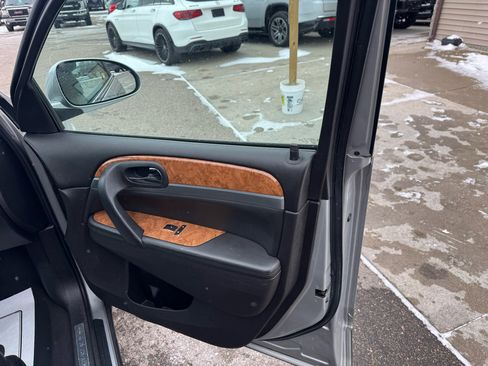 Used 2011 Buick Enclave CXL image 16