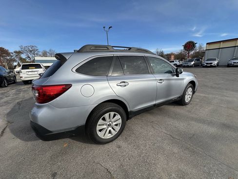 Used 2018 Subaru Outback 2.5i Premium image 4