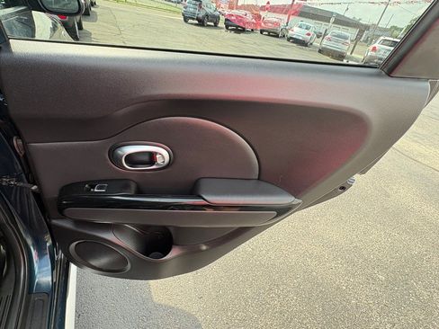 Used 2018 Kia Soul + FWD image 15