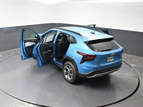 New 2026 Chevrolet Trax LT w/ Sunroof Package FWD image 54